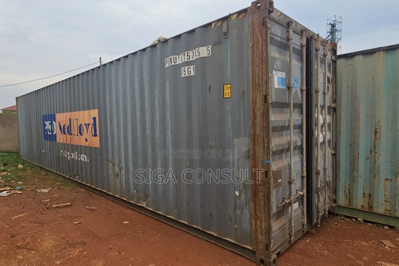 Clean 40ft Cargo Container Is Available for Sale 13m in Bweyogerere