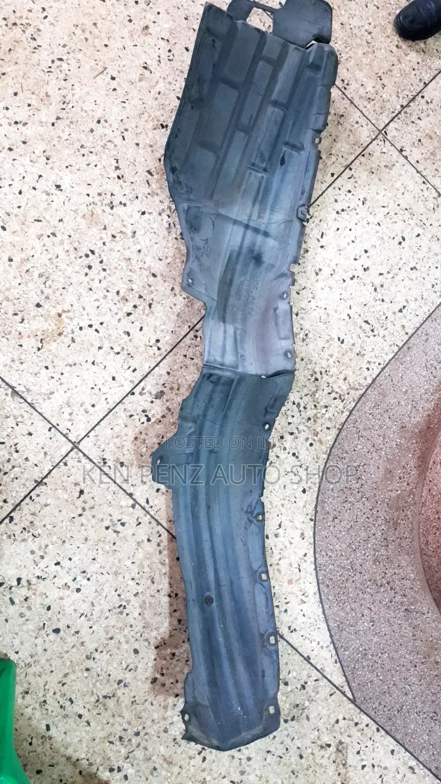 Harrier Hybrid 2015 - 2020 Fender Liner Splash (Used Japan)