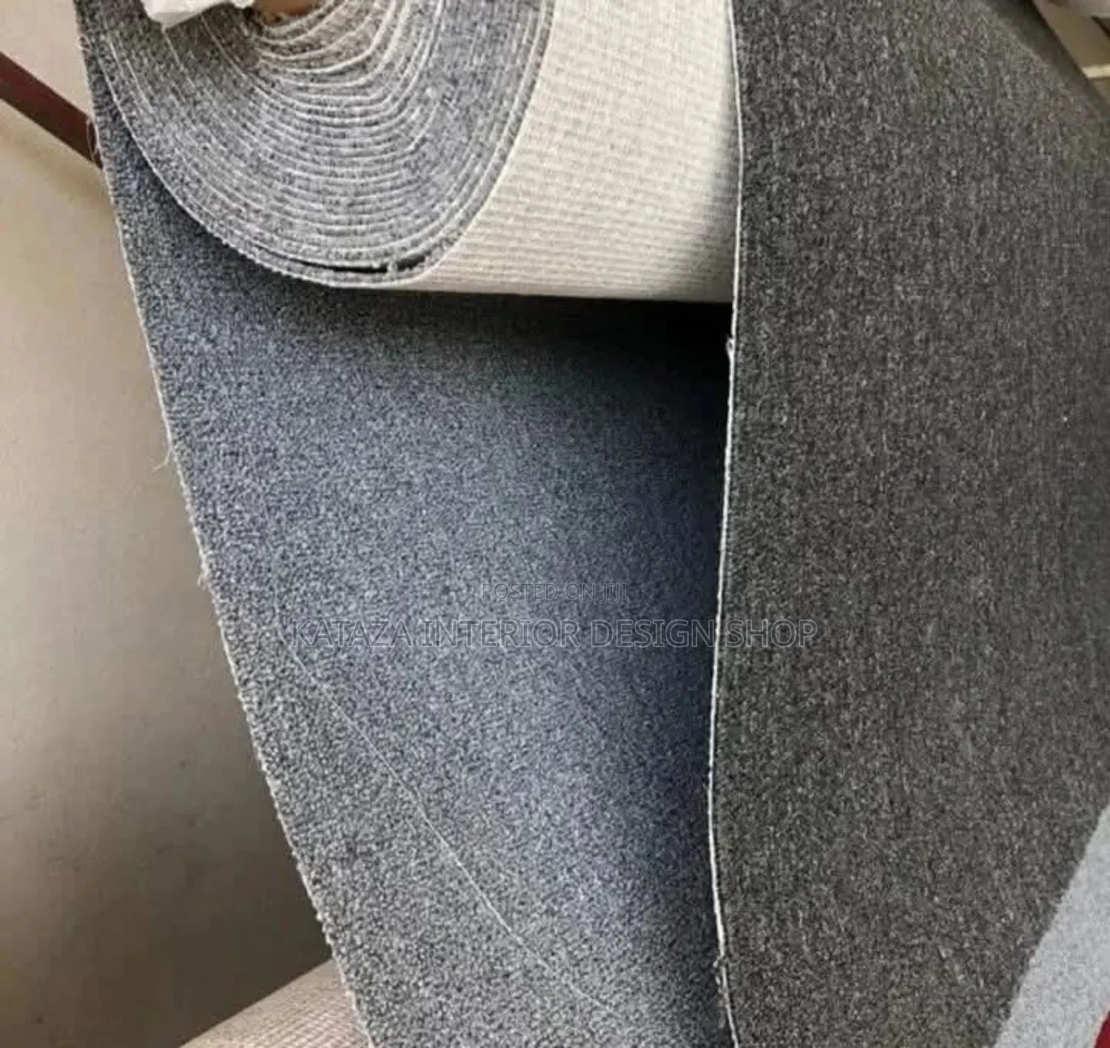 Strong Material Woolen Carpets Grey Color