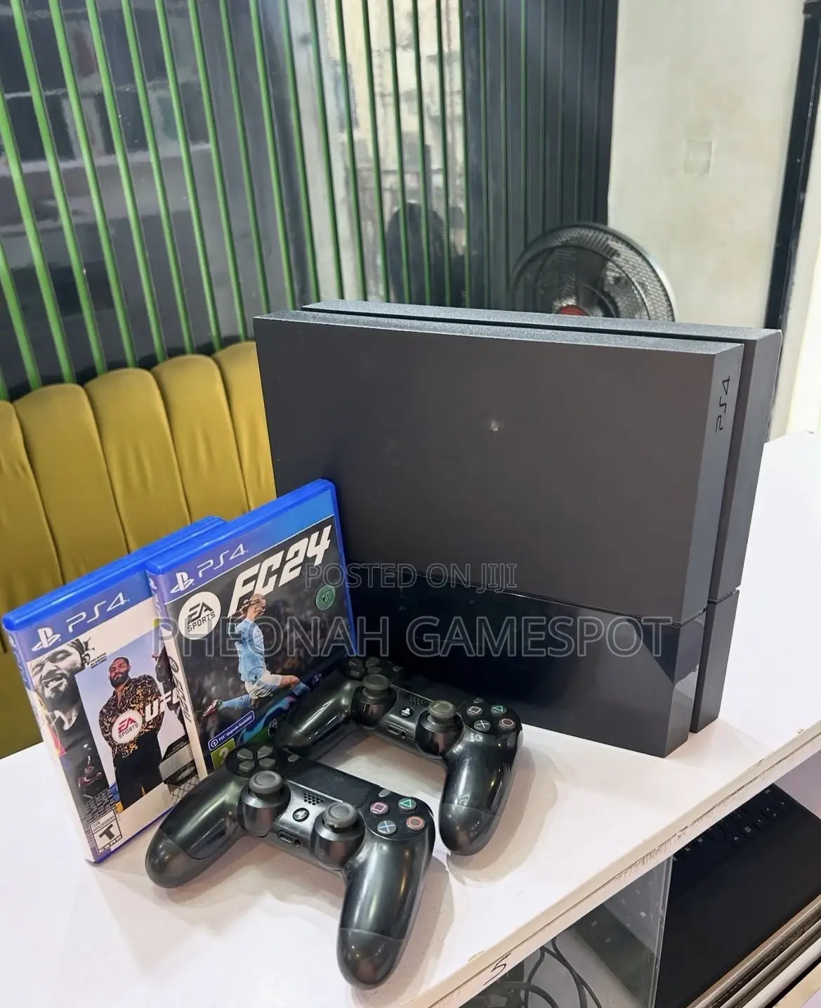Ps4 Standard Good Quality With 2 Controllers and 10 Games Inside