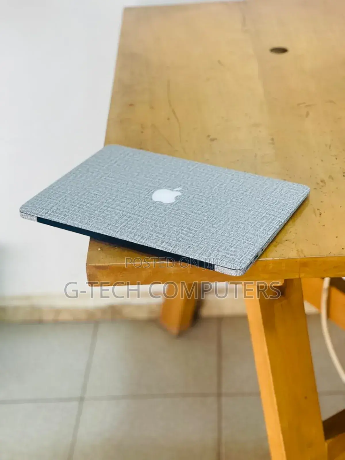 New Laptop Apple MacBook 2015 8GB Intel Core I5 SSD 256GB