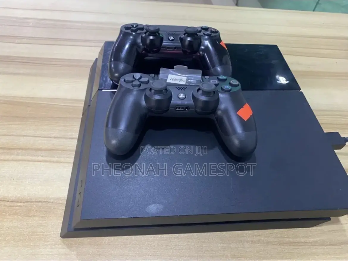 ​Complete Ps4 Standard Kit: 14 Top Games, 2 Controllers, Accessories