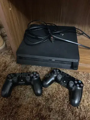 Ps4 Slim, 14 Games, 2 Controllers, Complete Accessories, Warranty.