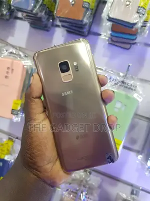 New Samsung Galaxy S9 64 GB Gold