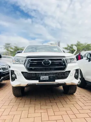 Toyota Hilux Revo Double Cab Deisel 2.8 AWD 2019 White