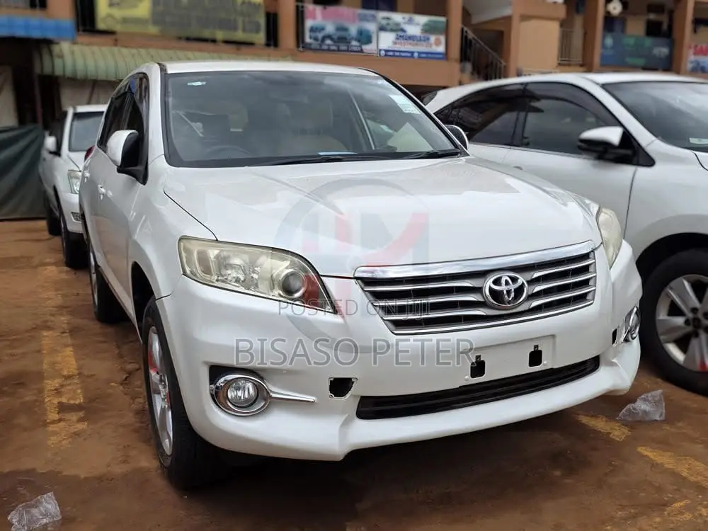 Toyota Vanguard 2013 White