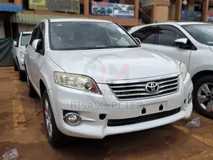Toyota Vanguard 2013 White