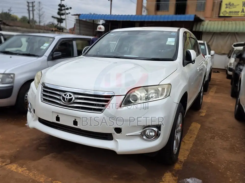 Toyota Vanguard 2013 White