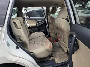 Toyota Vanguard 2013 White