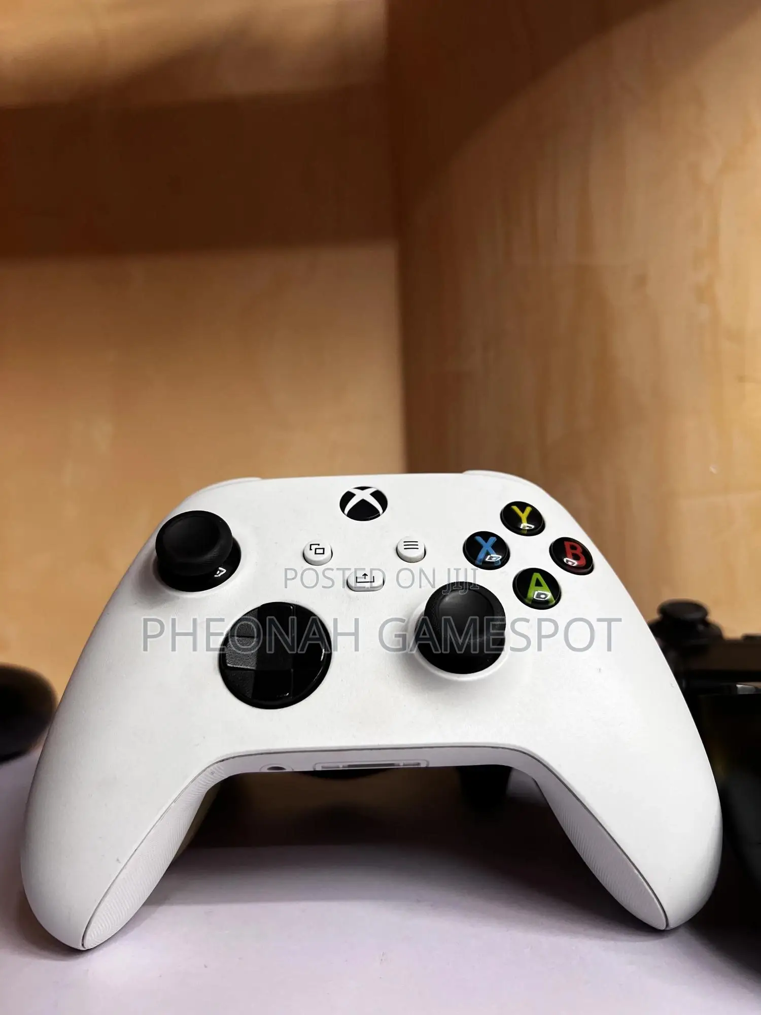 ​Almost New Xbox Series X Pad. Barely Touched. Amazing Value Uk.
