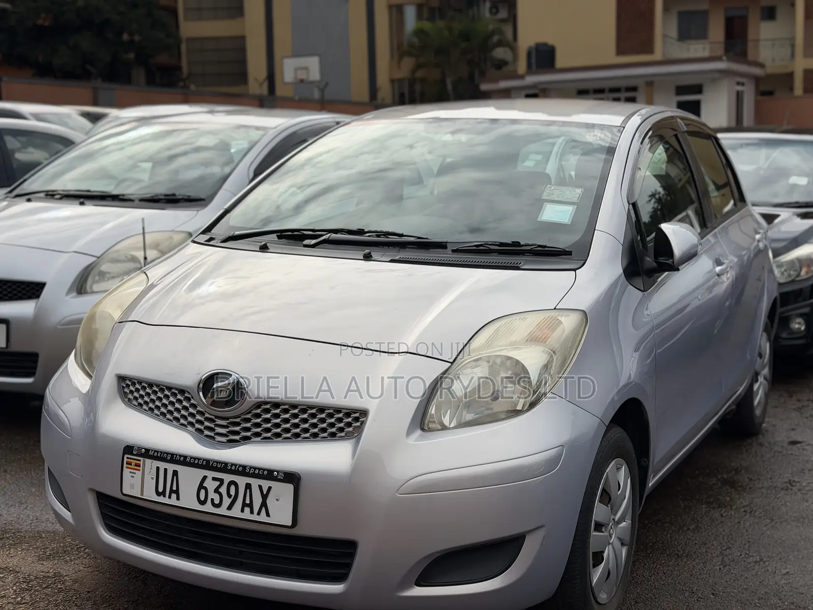 Toyota Vitz 2010 Silver