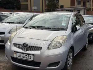 Toyota Vitz 2010 Silver