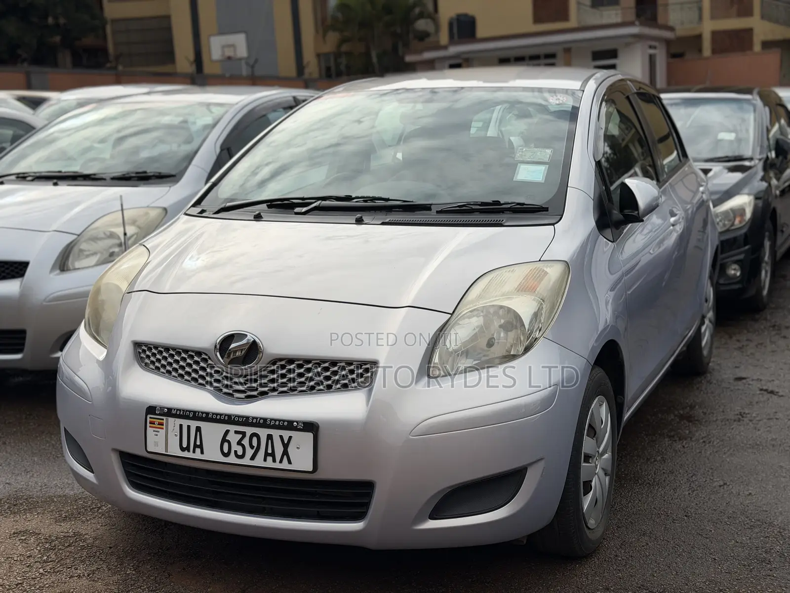 Toyota Vitz 2010 Silver