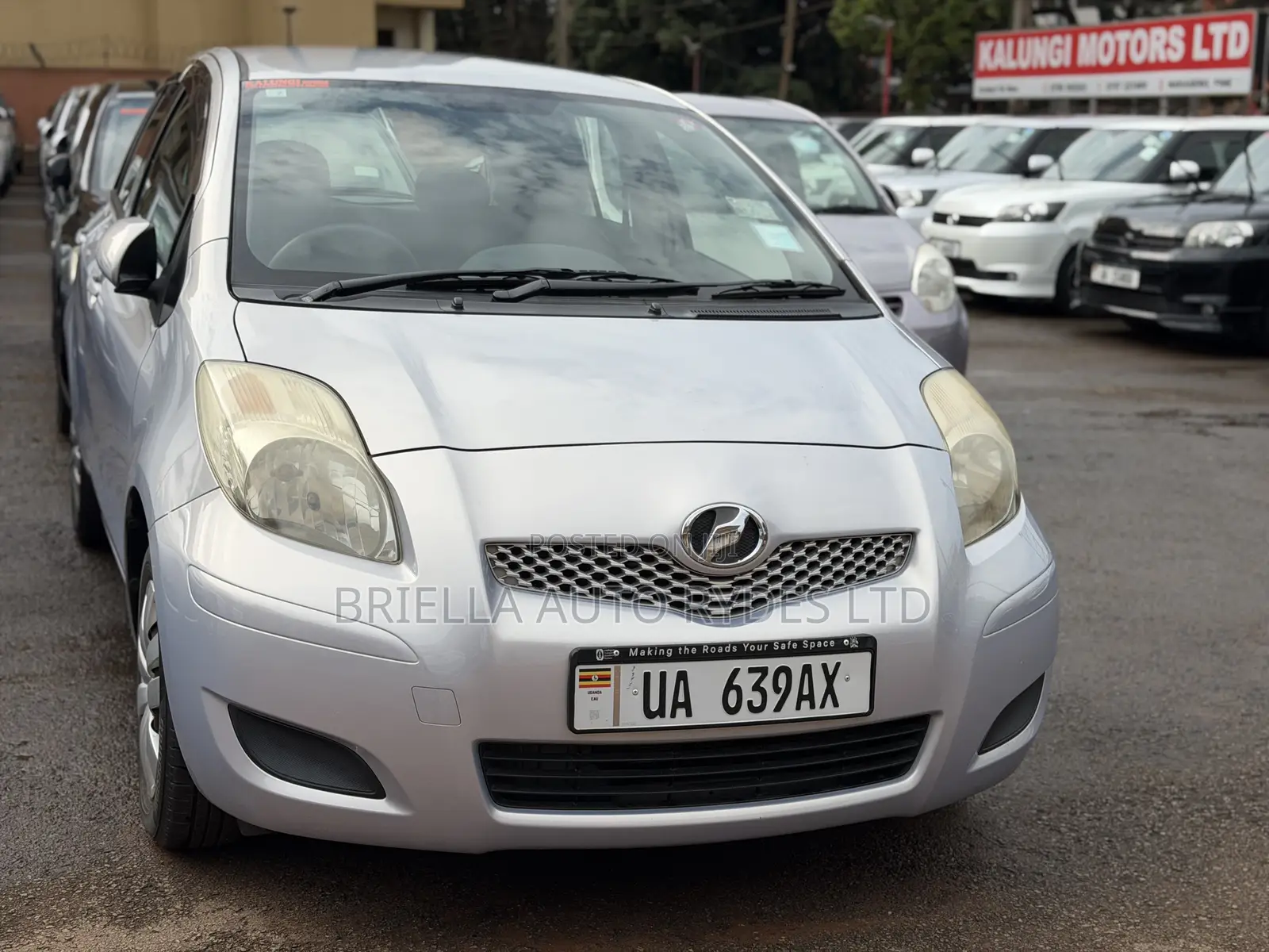 Toyota Vitz 2010 Silver