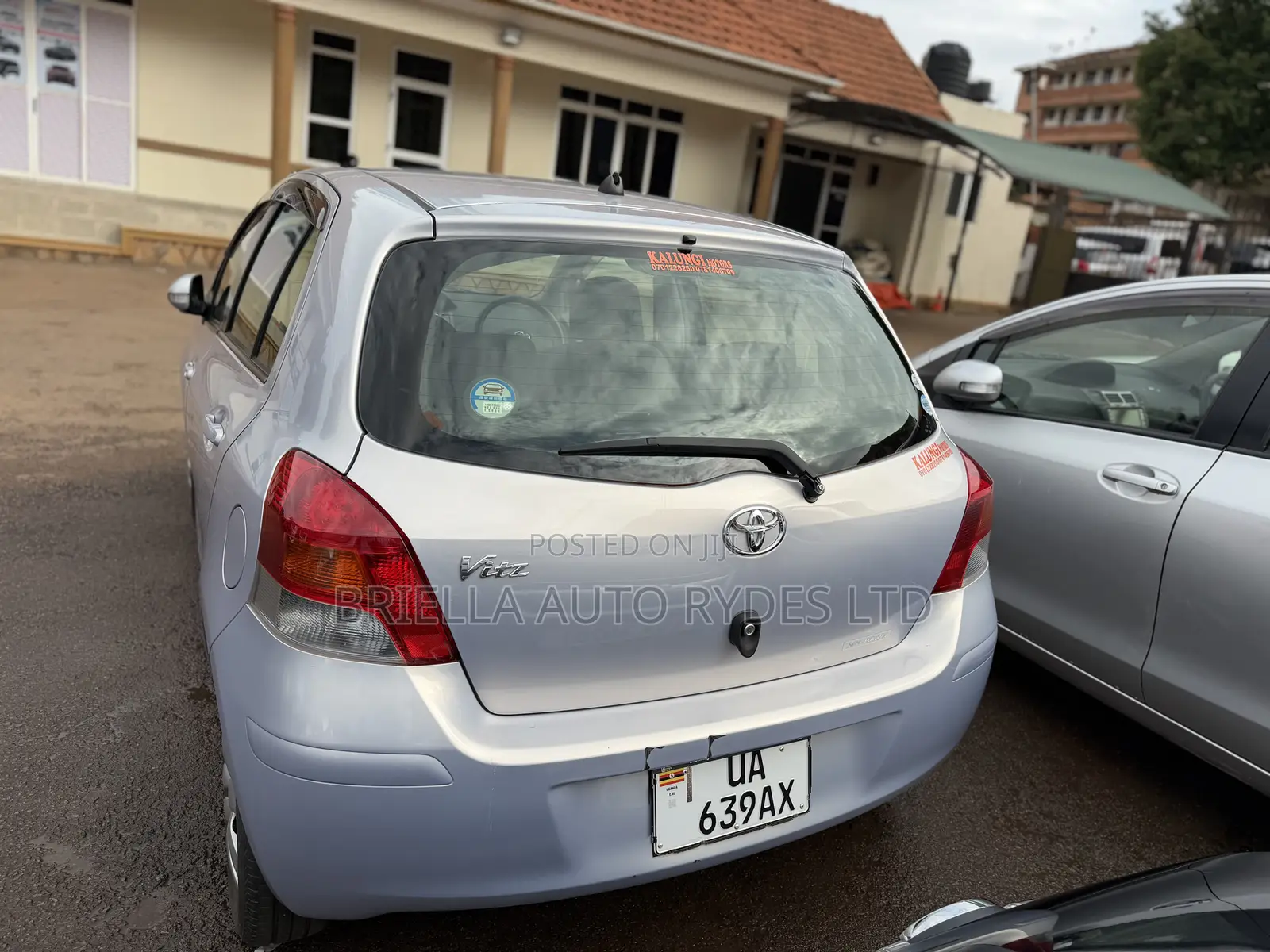 Toyota Vitz 2010 Silver