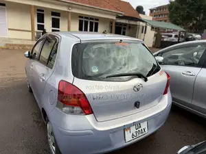 Toyota Vitz 2010 Silver