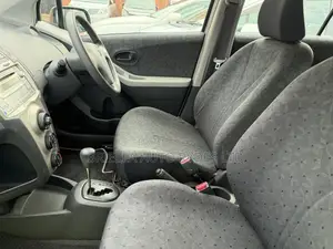 Toyota Vitz 2010 Silver
