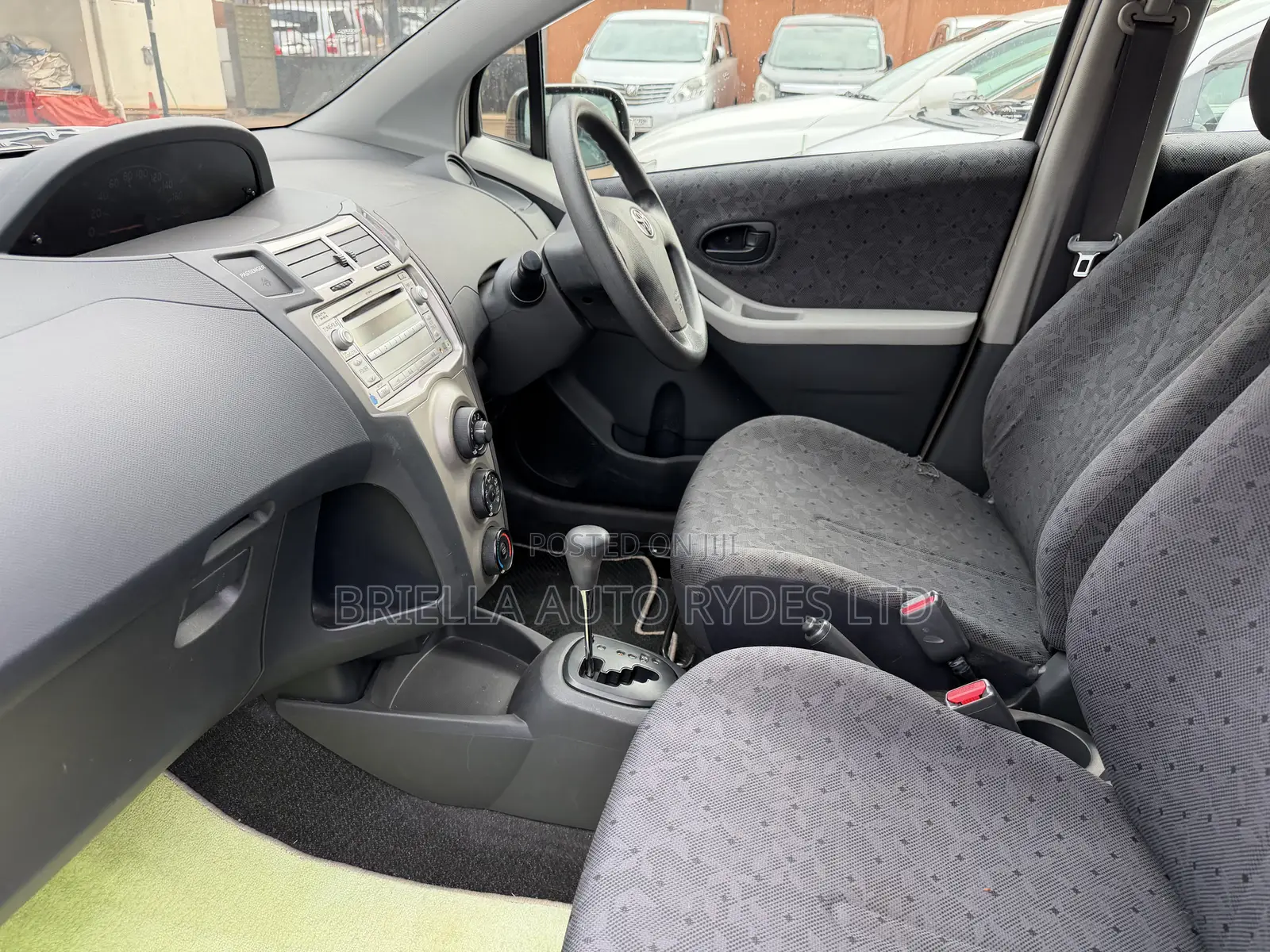 Toyota Vitz 2010 Silver