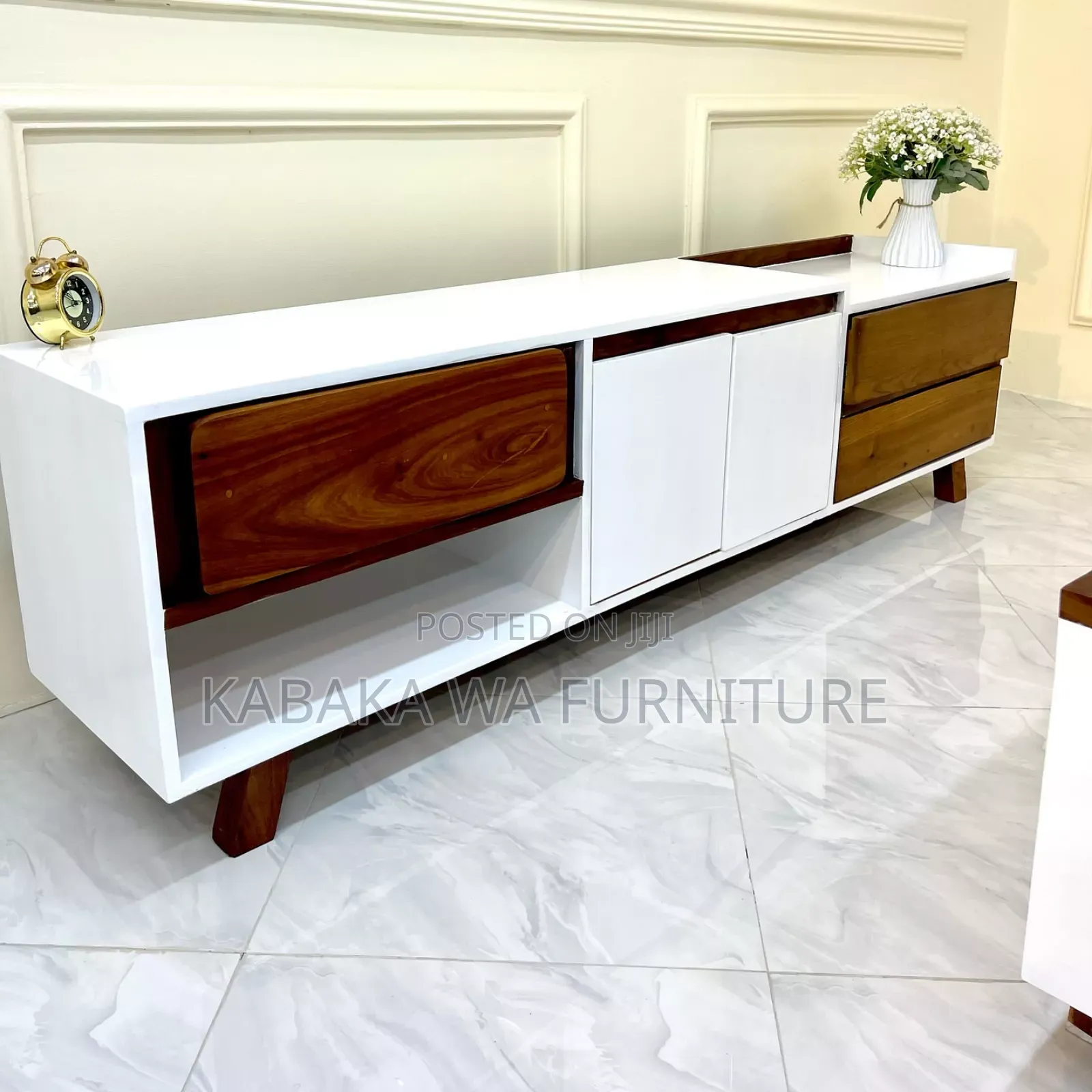 Center Table and Tv Stand in Kampala Good Prices/ Available Tv Stand 