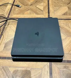 Don't Miss Ps4 Slim Chipped 18 Games 2 New Controllers as Good as New