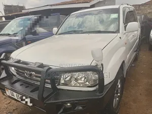 Toyota Land Cruiser 2004 White