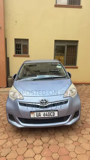 Toyota Ractis 1.3 FWD 2012 Teal