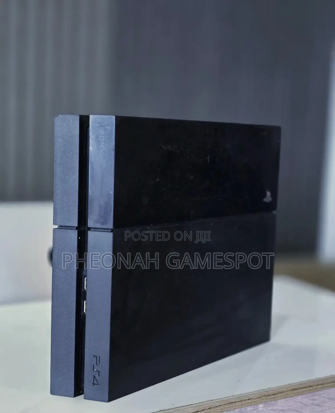 Ps4 Standard + 2 New Controllers + 13 Games + All Accessories
