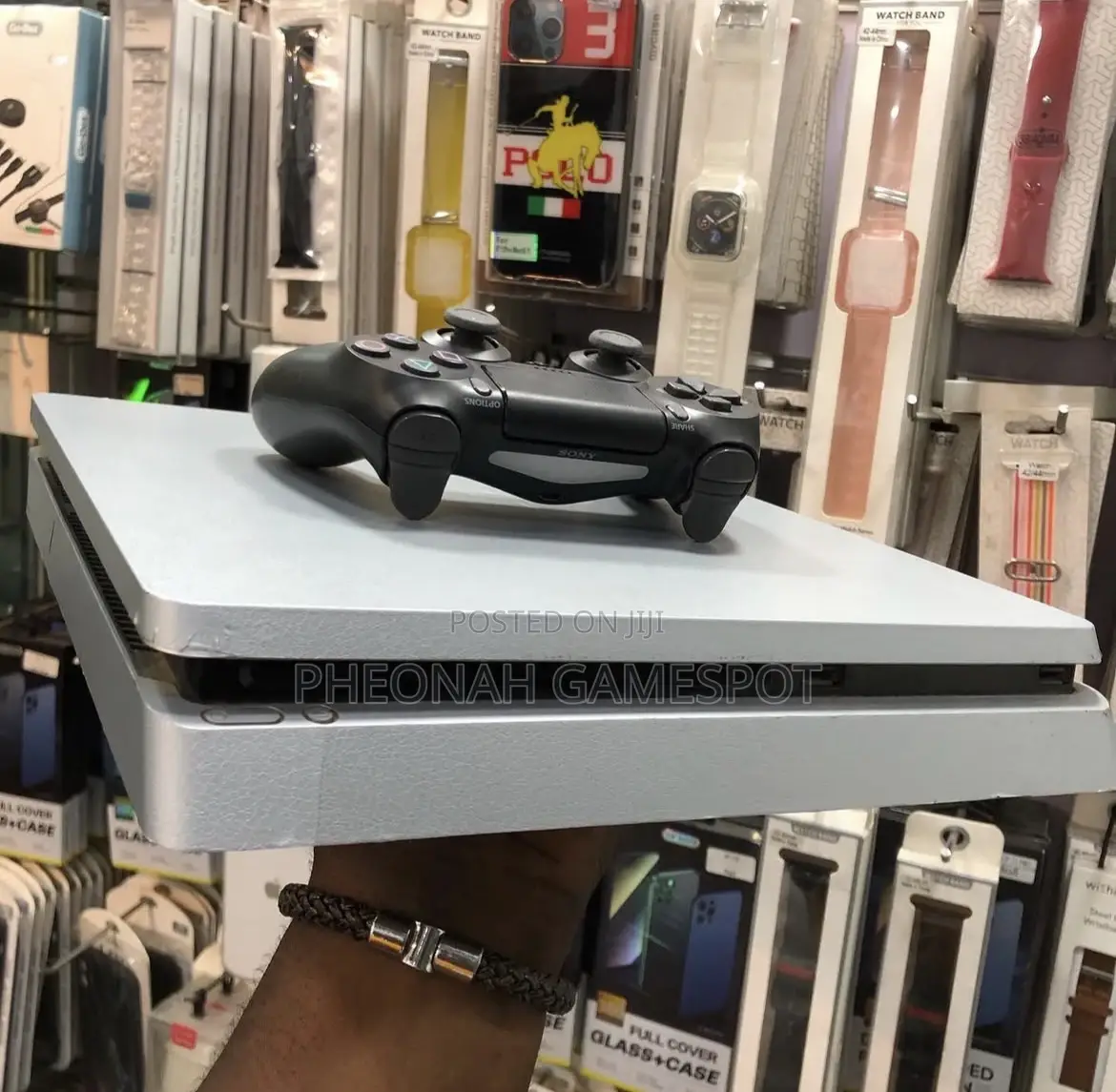 Ps4 Slim Version + 2 Original Pads and 19 Games + All Extra
