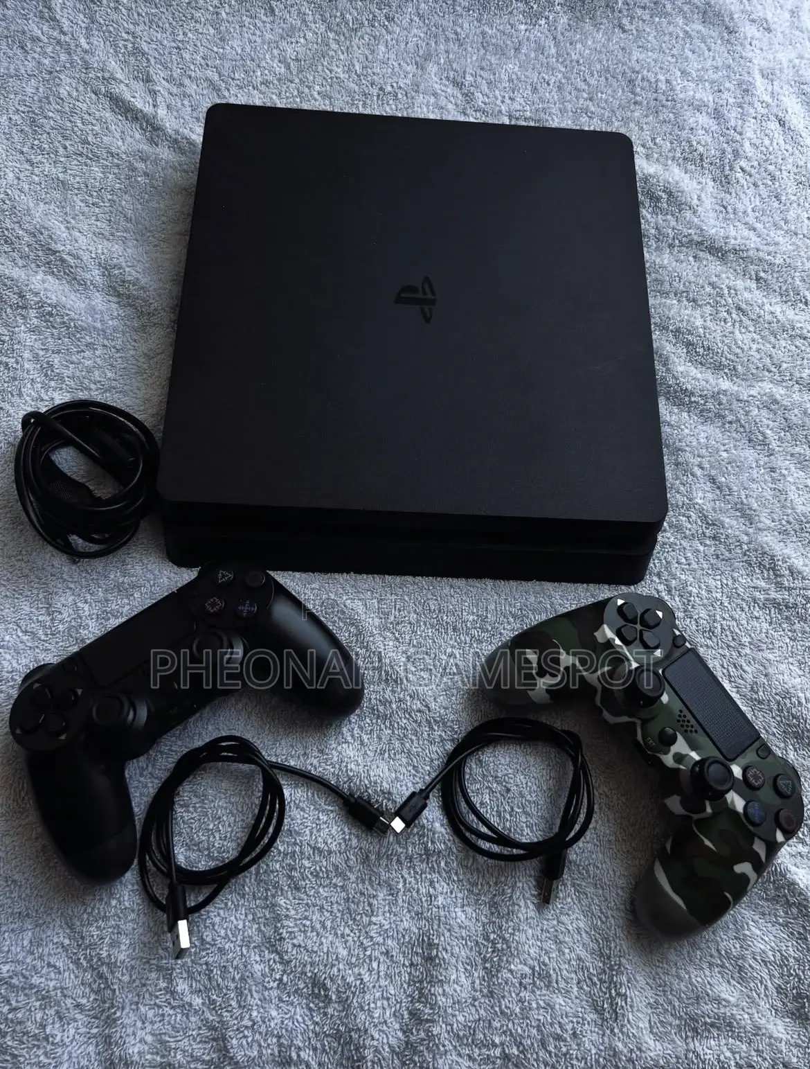 For Real ! Ps4 Slim With 2 Original Controllers and All Extra