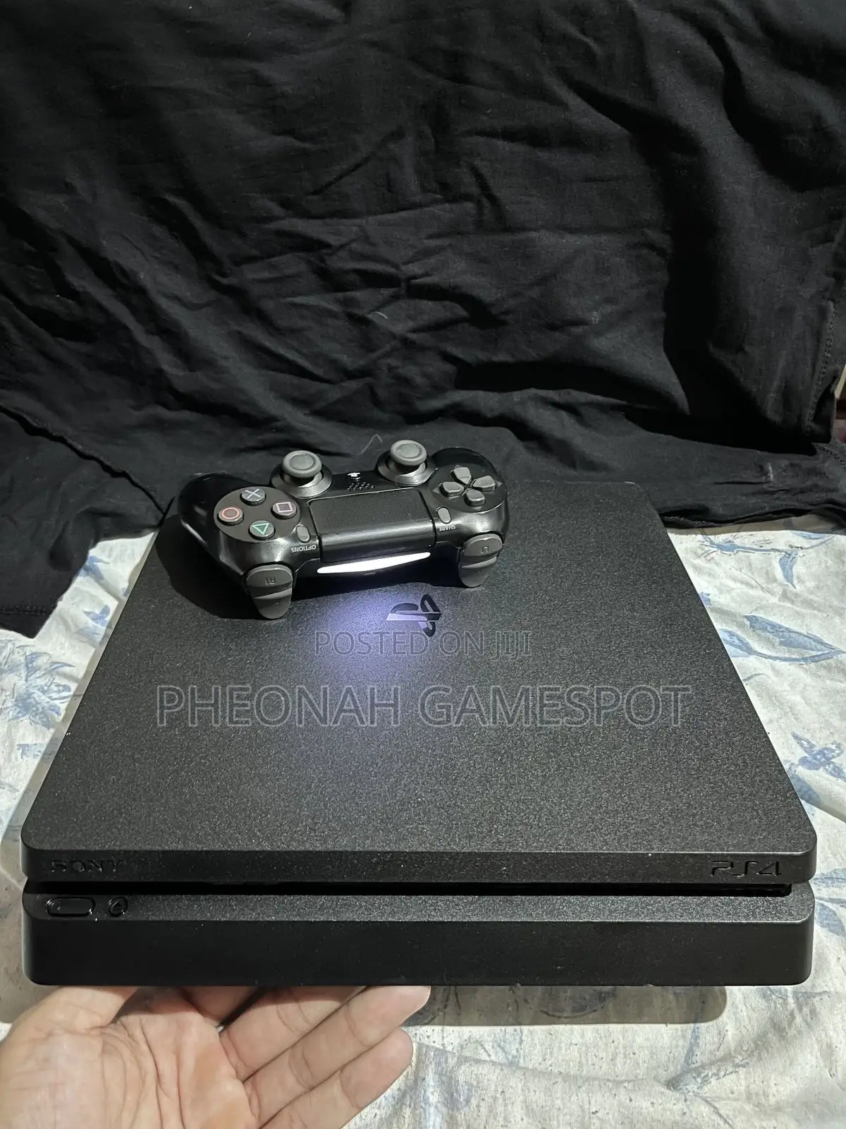 Ps4 Slim Ready-to-Play — 2 Pads, 15 Titles Inside.