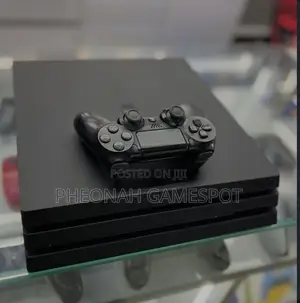 Playstation 4 Pro Full Pack, Ready to Play With 2 Pads 28 Games.
