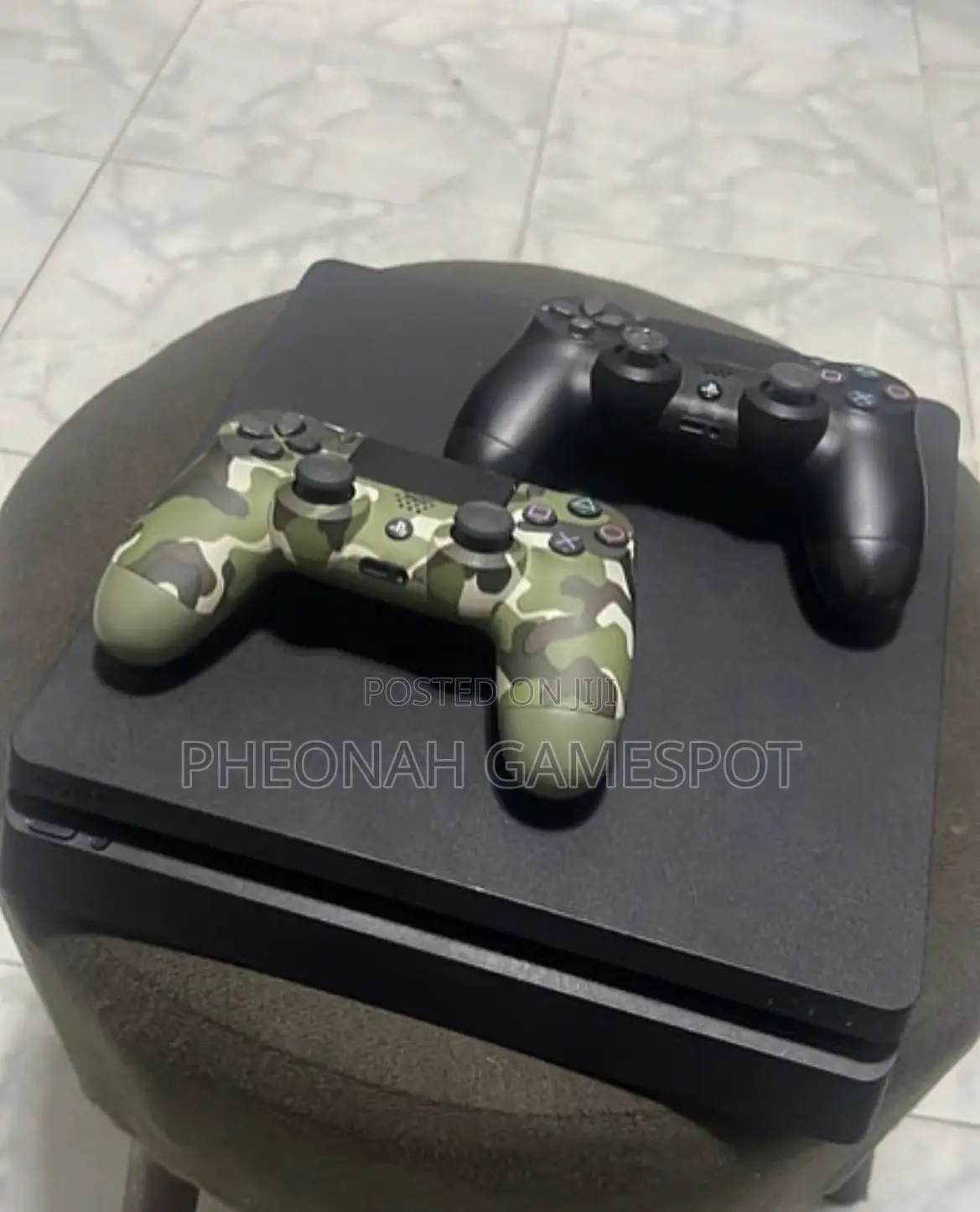 Complete Ps4 Slim Package: 2 Pads + 19 Preloaded Games.