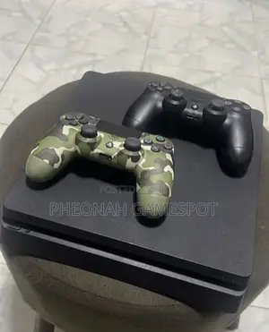 Complete Ps4 Slim Package: 2 Pads + 19 Preloaded Games.