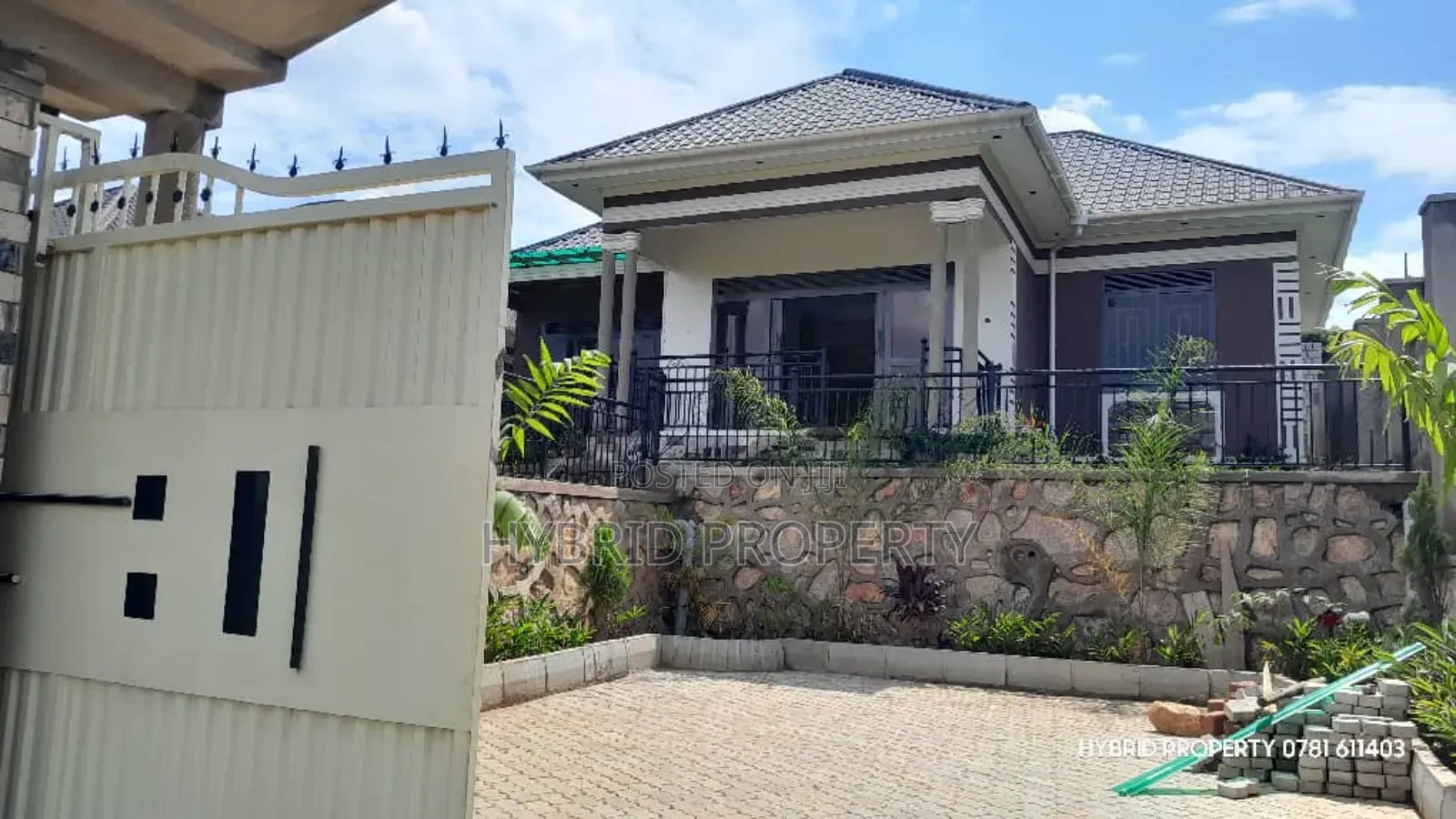 3bdrm House in Nansana Along Hoima for sale