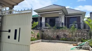 3bdrm House in Nansana Along Hoima for sale