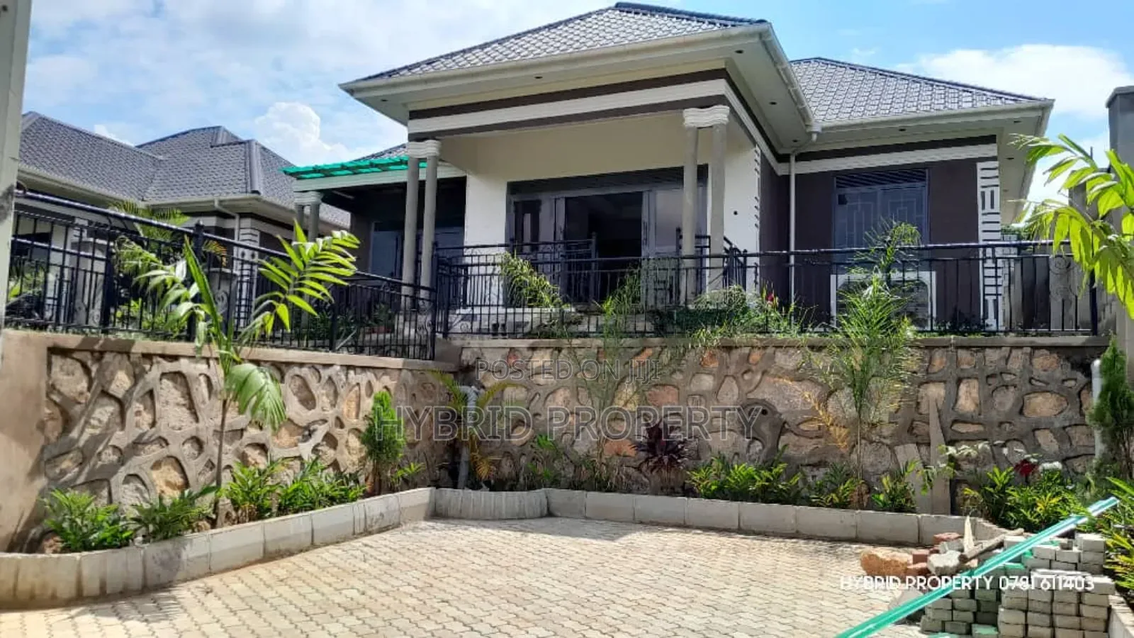 3bdrm House in Nansana Along Hoima for sale