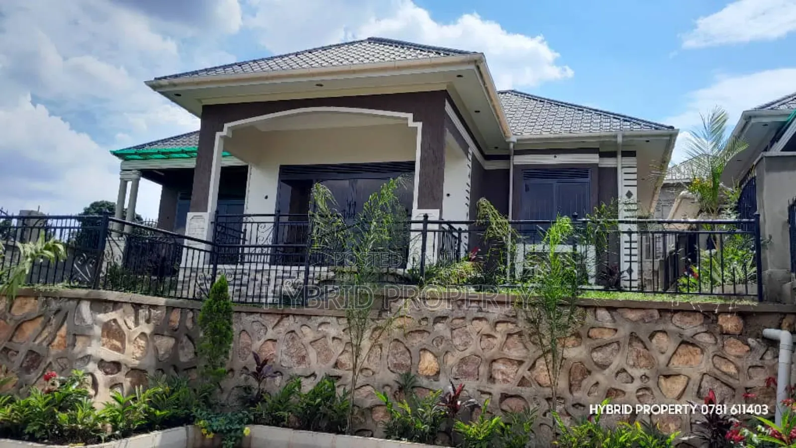 3bdrm House in Nansana Along Hoima for sale