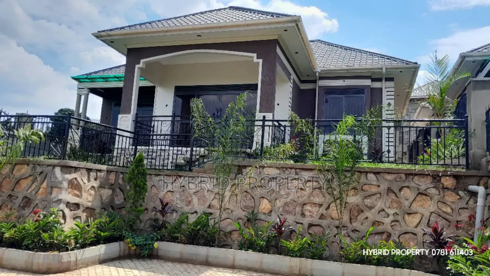 3bdrm House in Nansana Along Hoima for sale