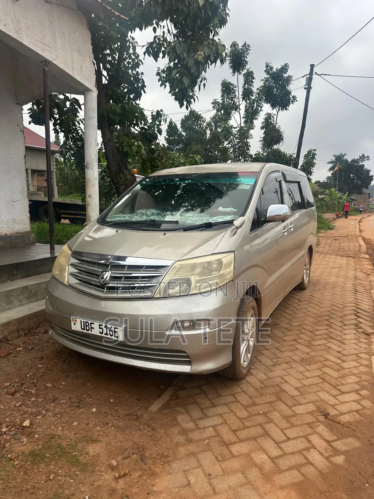 Toyota Alphard 2.4 Petrol AWD 2005 Gold