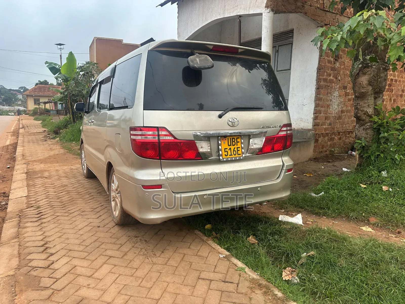 Toyota Alphard 2.4 Petrol AWD 2005 Gold