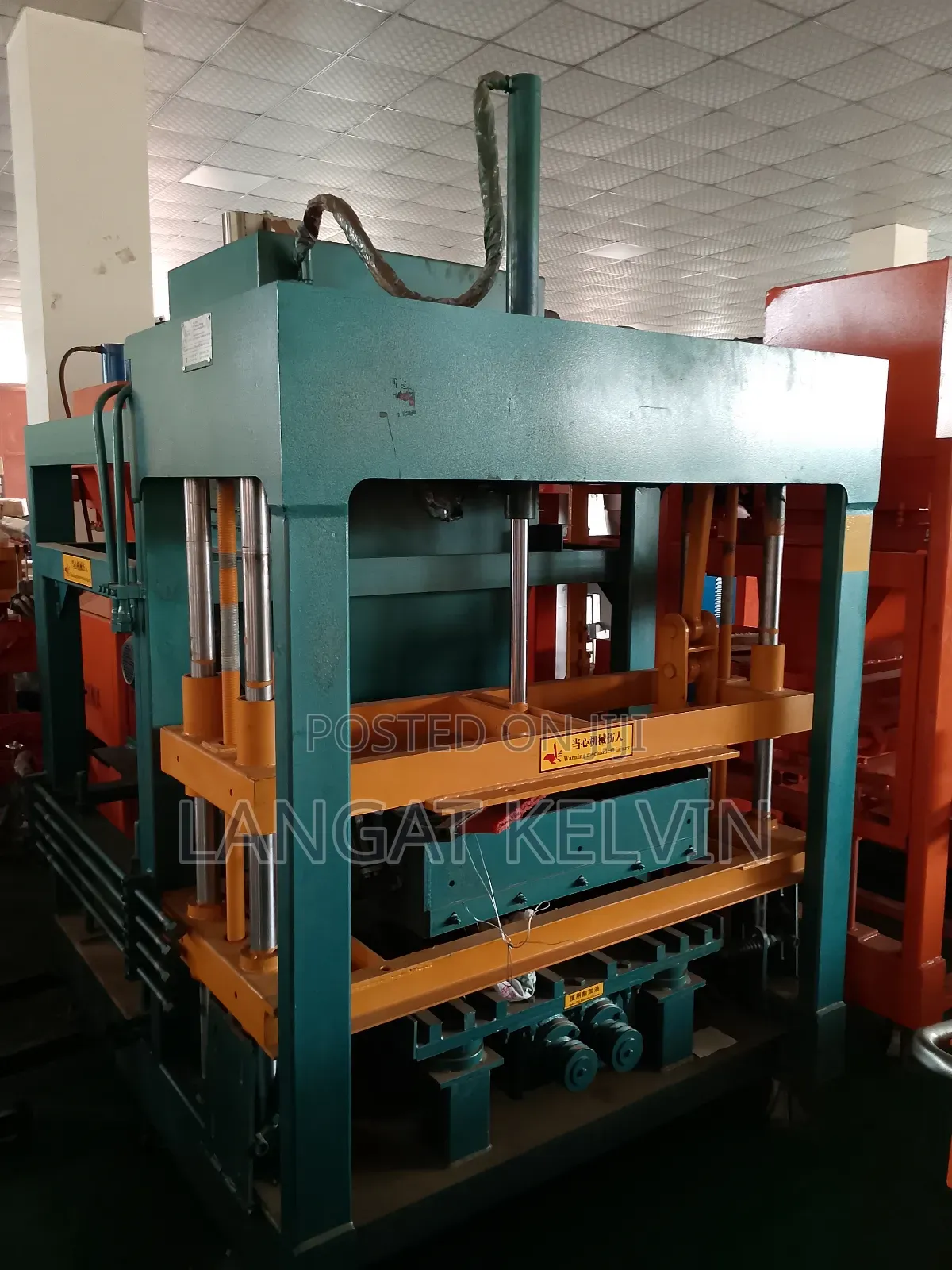 Semi- Automatic Hydraulic Block Making Machine