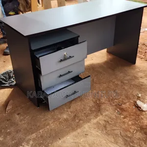 Brown Luxurious/ Office Table and /Office Desk /Available Good Prices/