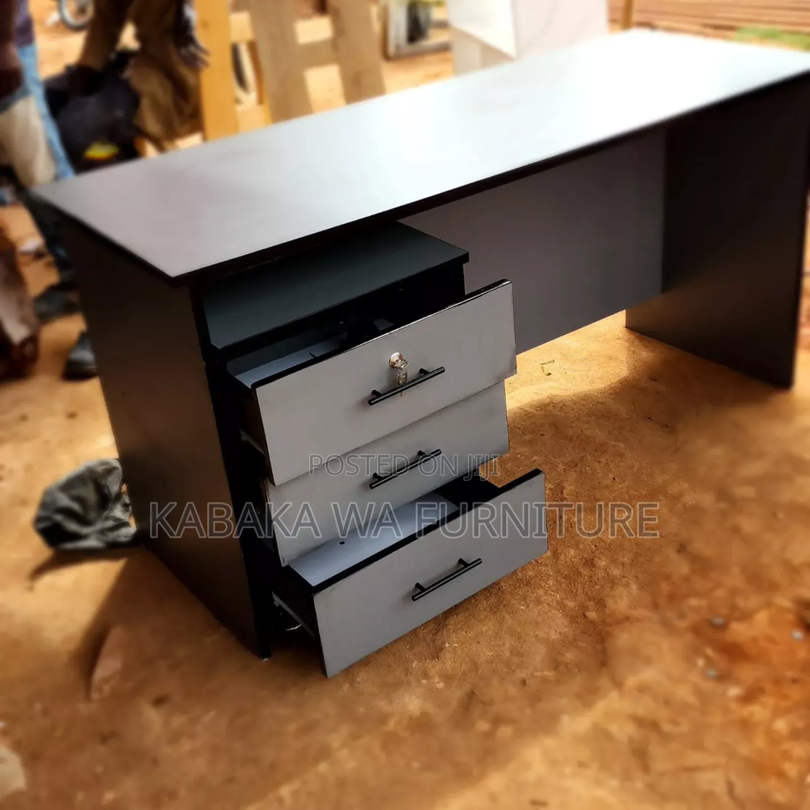 Brown Luxurious/ Office Table and /Office Desk /Available Good Prices/