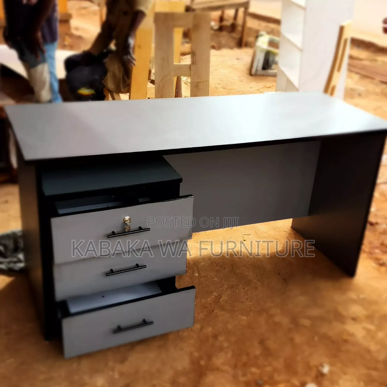 Brown Luxurious/ Office Table and /Office Desk /Available Good Prices/
