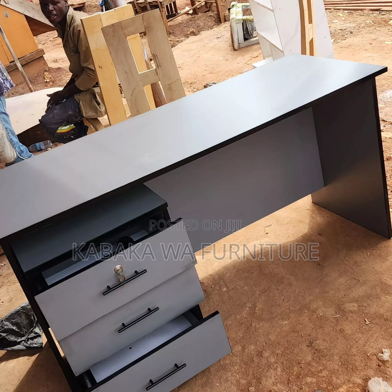Brown Luxurious/ Office Table and /Office Desk /Available Good Prices/
