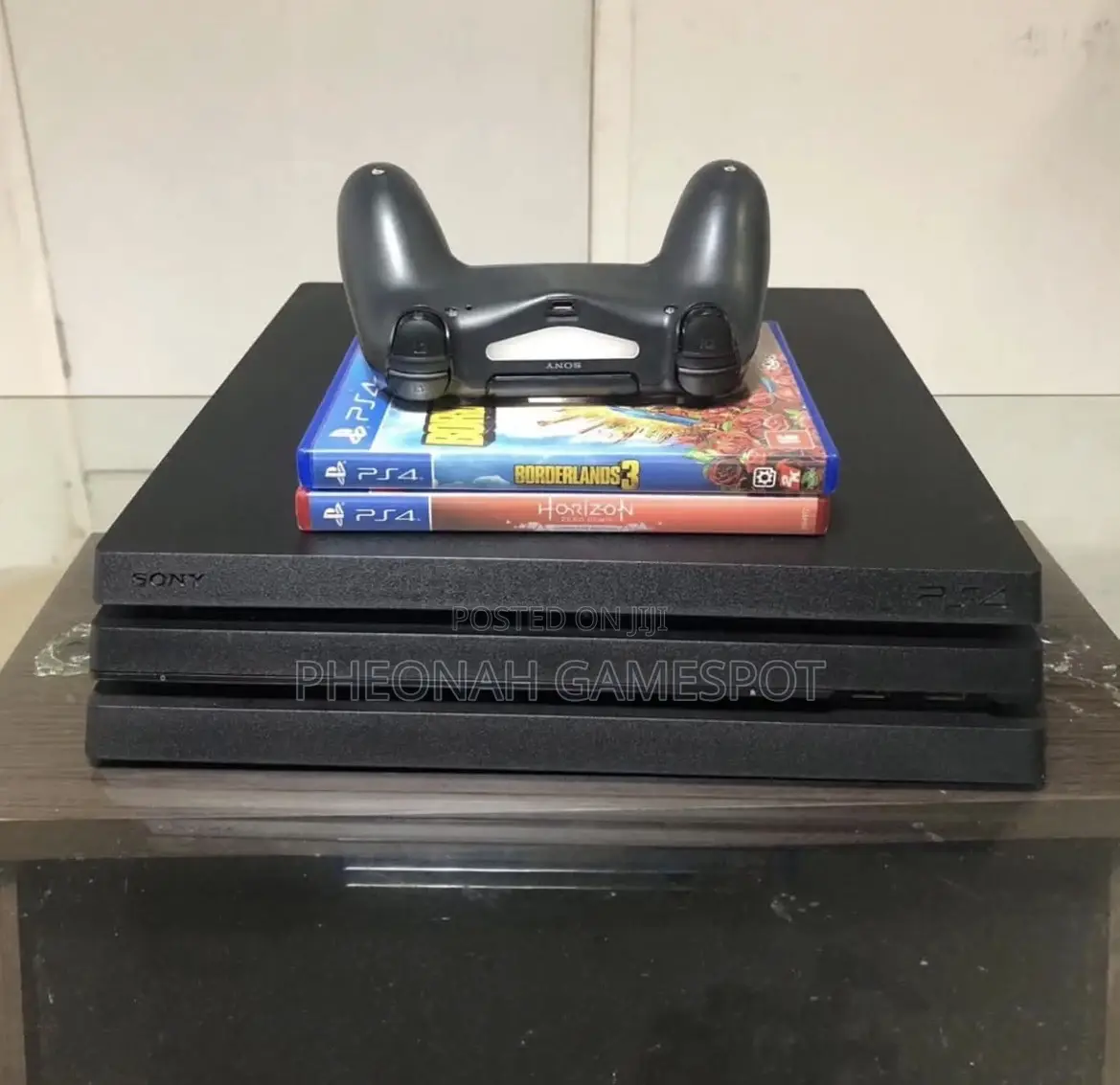 Ps4 Pro Fully Functional, Comes With 28 Bonus Games and 2 Pads