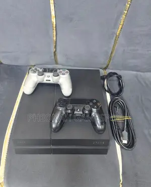 Complete Ps4 Slim Combo — 2 Pads and 17 Free Games.