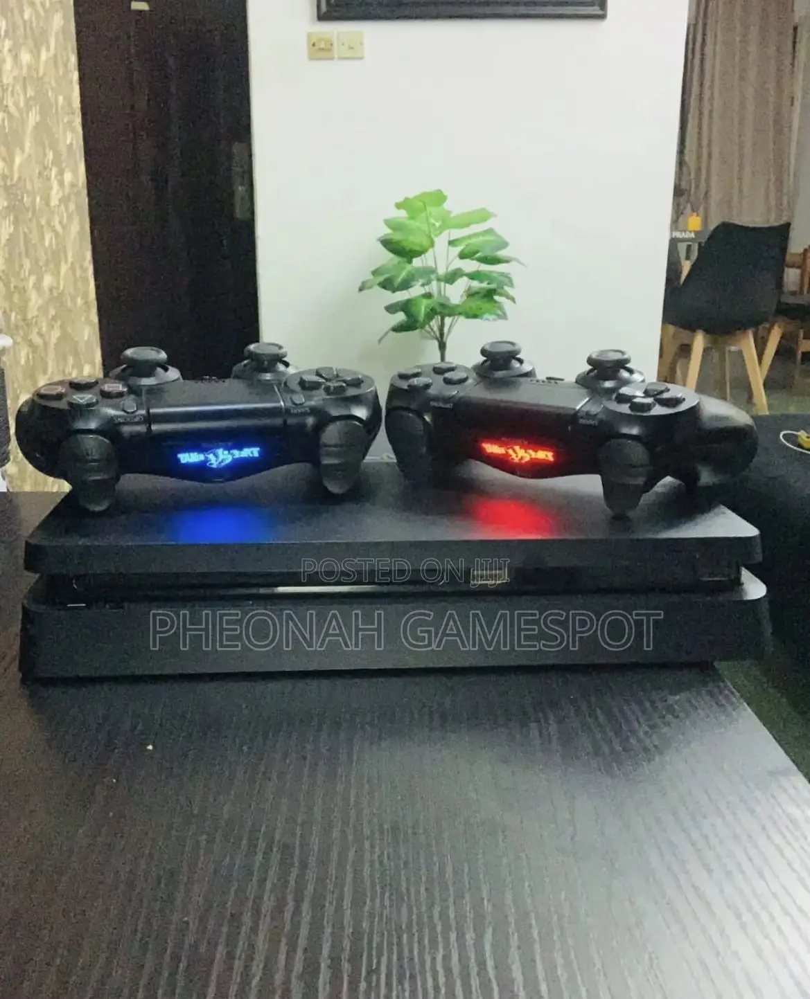 Ps4 Bundle With 15 Installed Games and 2 Pads.