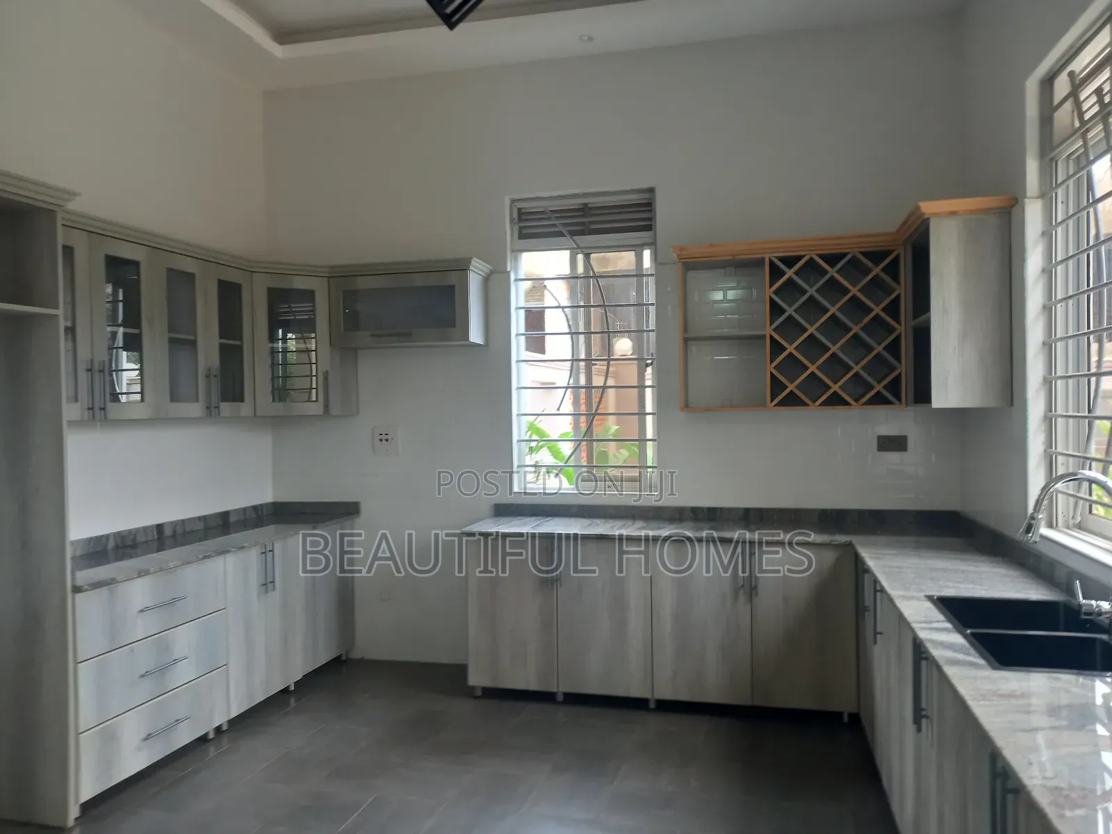 Furnished 4bdrm Bungalow in Kira for sale