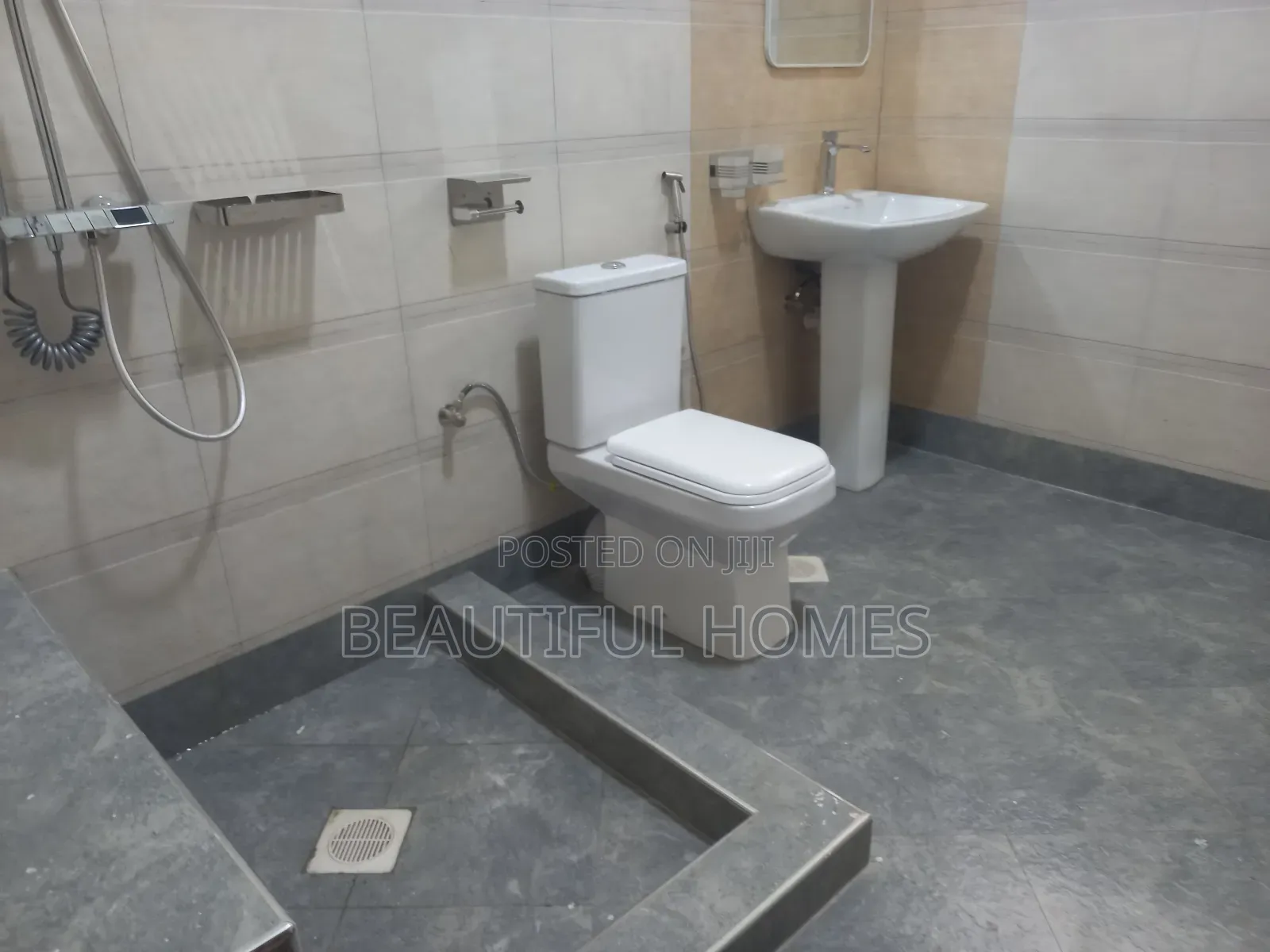 Furnished 4bdrm Bungalow in Kira for sale